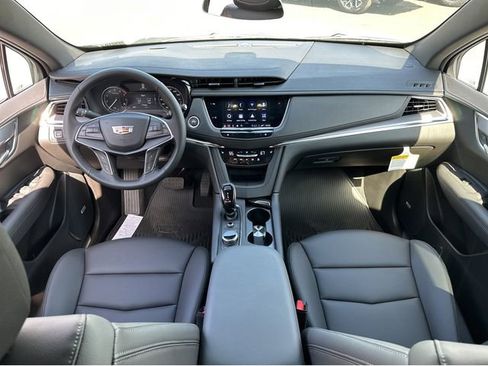 New 2025 Cadillac XT5 Luxury image 4