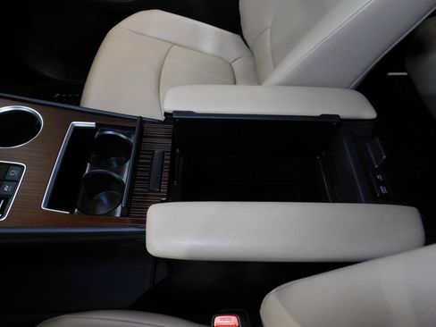 Used 2021 Toyota Sienna XLE image 34