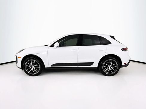 Certified 2025 Porsche Macan AWD/4WD image 2