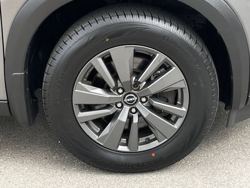 Used 2022 Nissan Pathfinder SV AWD/4WD image 33