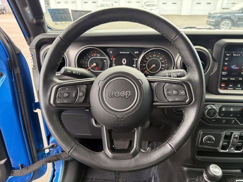 Used 2021 Jeep Gladiator Sport AWD/4WD image 21