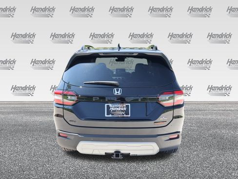 Used 2025 Honda Pilot TrailSport image 8