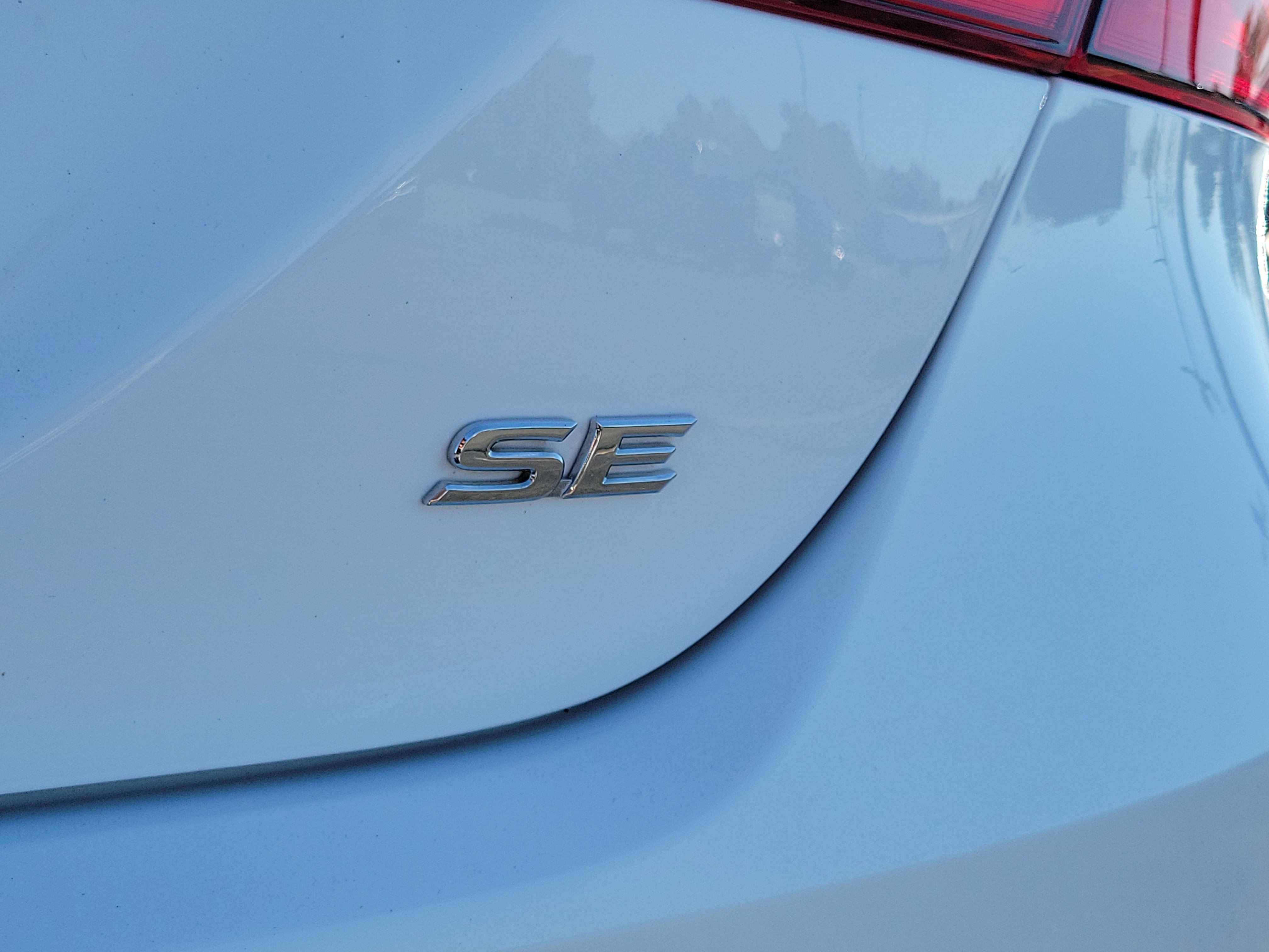 Used 2020 Toyota Camry SE w/ Convenience Package FWD image 7