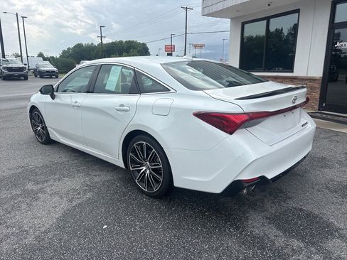 Used 2019 Toyota Avalon Touring FWD image 6