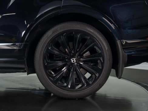 Used 2021 Bentley Bentayga w/ First Edition Specification AWD/4WD image 15