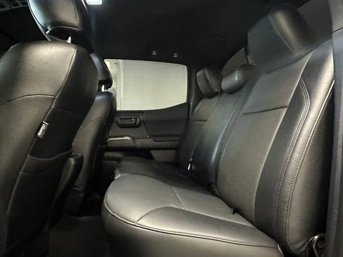 Used 2016 Toyota Tacoma TRD Sport image 8