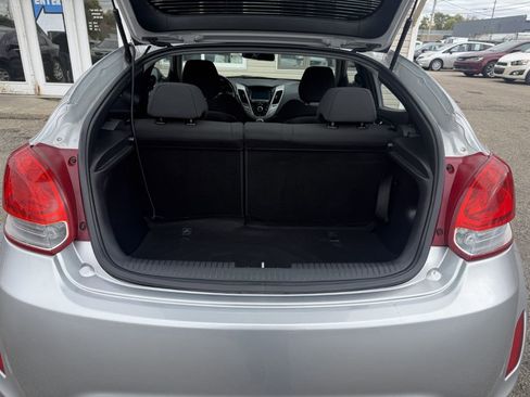 Used 2017 Hyundai Veloster image 17