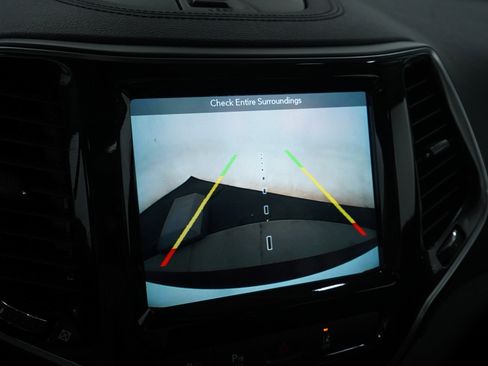 Used 2019 Jeep Cherokee Limited w/ Luxury Group image 21