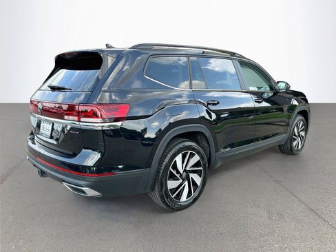 Used 2025 Volkswagen Atlas SE AWD/4WD image 4