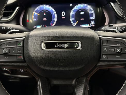 Used 2025 Jeep Grand Cherokee L Altitude AWD/4WD image 25