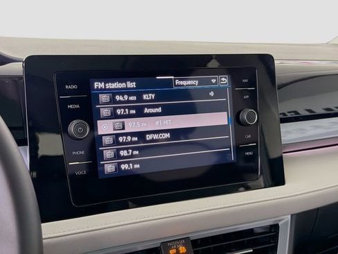 Used 2025 Volkswagen Taos SEL image 15