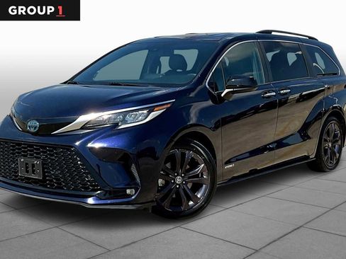 Used 2021 Toyota Sienna XSE image 1