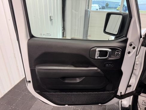 Used 2022 Jeep Wrangler Unlimited Sahara w/ Cold Weather Group image 12