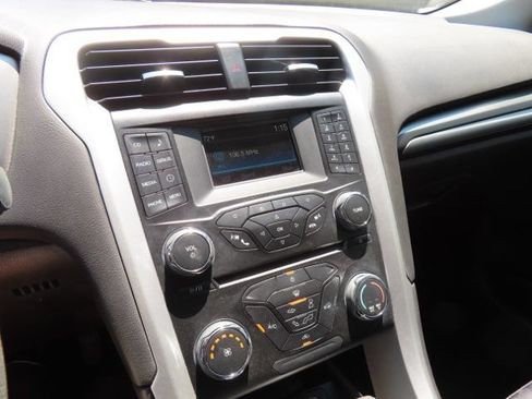 Used 2014 Ford Fusion SE FWD image 20