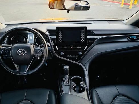 Used 2021 Toyota Camry SE image 12