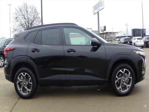 Used 2025 Chevrolet Trax LT image 5
