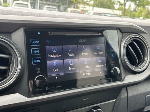 Used 2019 Toyota Tacoma TRD Off-Road AWD/4WD image 17