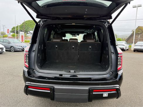 Used 2025 Nissan Armada Platinum RWD image 11