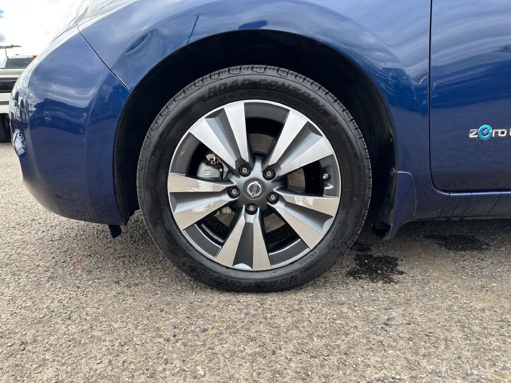 Used 2017 Nissan Leaf SV FWD image 11