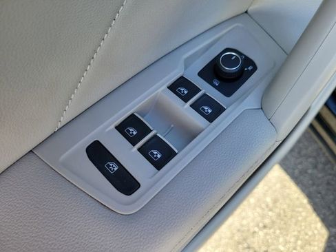Certified 2022 Volkswagen Tiguan SE R-Line FWD image 14