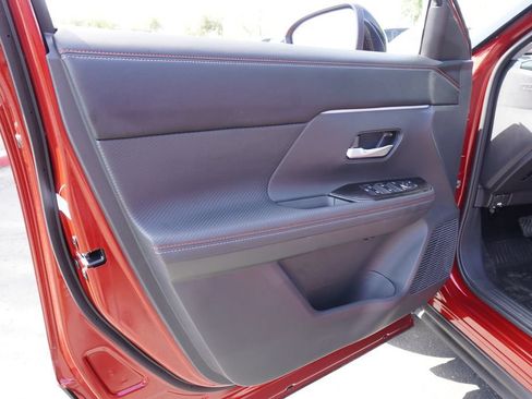 Used 2025 Nissan Kicks SR w/ Interior Electronics Package FWD image 14