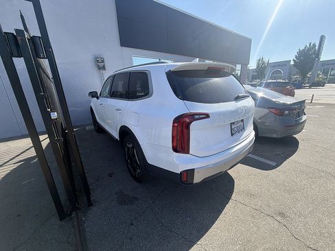 Used 2023 Kia Telluride S w/ S Sunroof Package AWD/4WD image 3