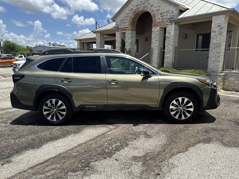 Used 2025 Subaru Outback Limited AWD/4WD image 2