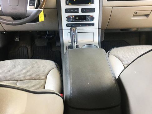 Used 2010 Lincoln MKX 2WD image 19