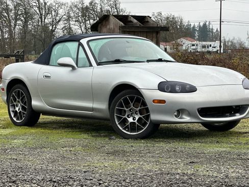 Used 2004 MAZDA MX-5 Miata w/ Leather Azure Blue Pkg image 24