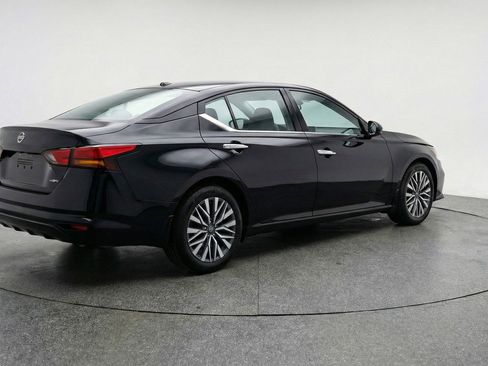 Used 2025 Nissan Altima 2.5 SV image 9