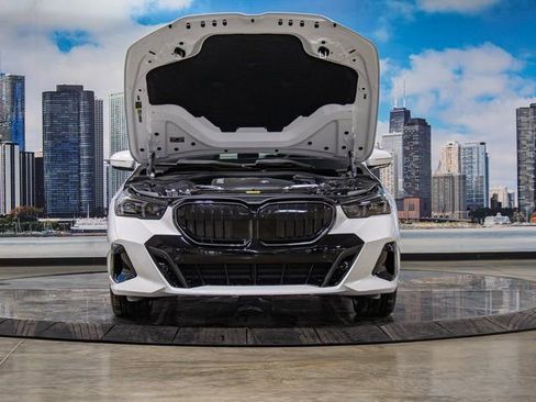 New 2026 BMW 550e xDrive w/ Executive Package image 4