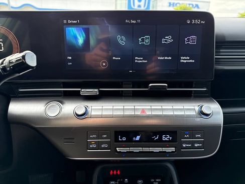 Used 2025 Hyundai Kona SEL AWD/4WD image 21