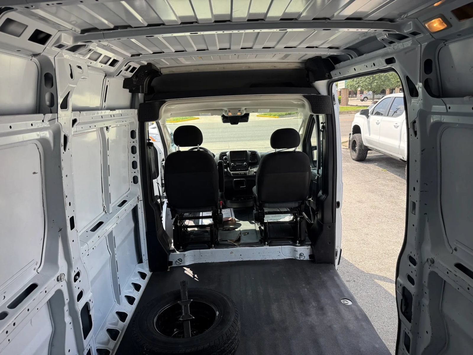 Used 2023 RAM ProMaster 2500 FWD image 15