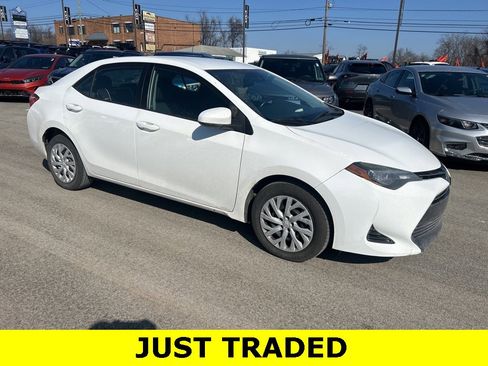 Used 2018 Toyota Corolla LE image 1
