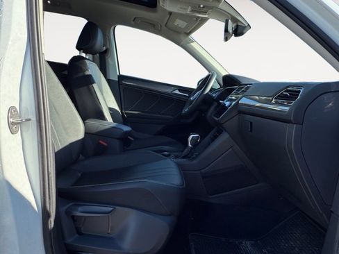 Used 2022 Volkswagen Tiguan SE image 17