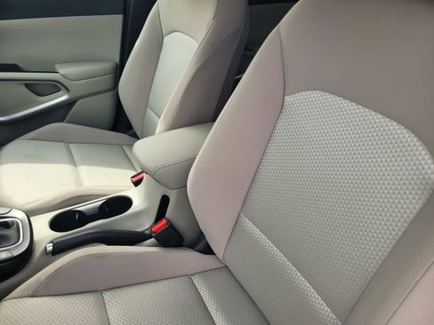 Used 2025 Kia Soul LX w/ LX Technology Package image 11