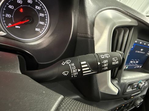 Used 2024 GMC Terrain SLE FWD image 31