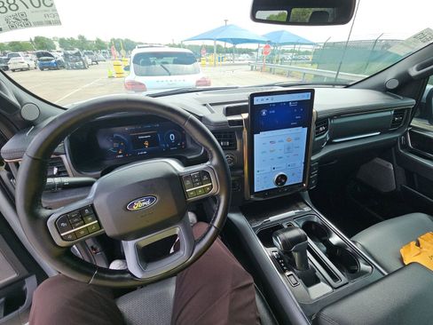 Used 2025 Ford F150 Lightning Lariat image 4