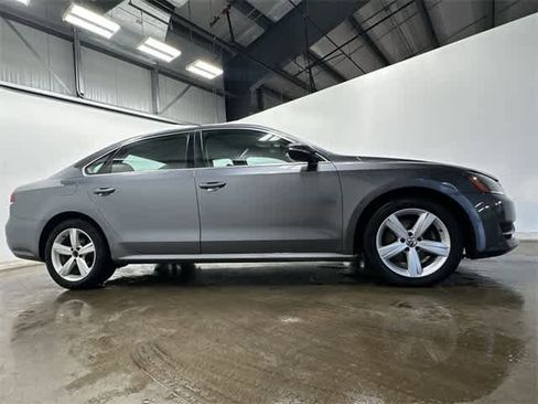 Used 2012 Volkswagen Passat 2.5 SE image 3
