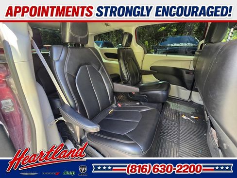 Used 2020 Chrysler Voyager Lxi FWD image 17