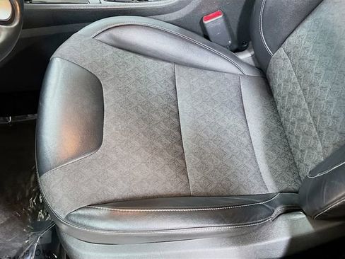 Certified 2022 Kia Niro EX image 18