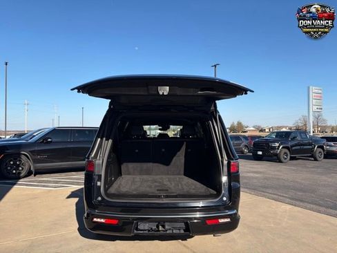 Used 2024 Jeep Wagoneer L Series II AWD/4WD image 20