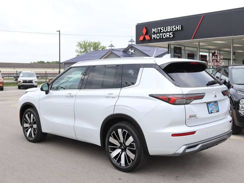 Used 2025 Mitsubishi Outlander SEL AWD/4WD image 2
