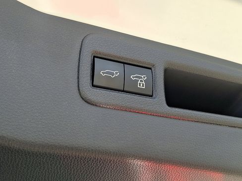 Used 2023 Toyota Venza image 29