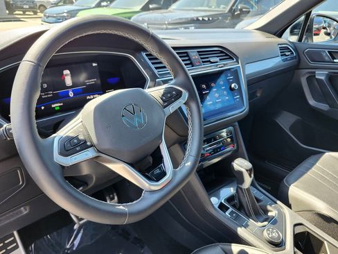 Certified 2023 Volkswagen Tiguan SE R-Line image 8
