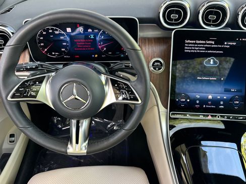 Used 2026 Mercedes-Benz GLC 300 4MATIC image 33