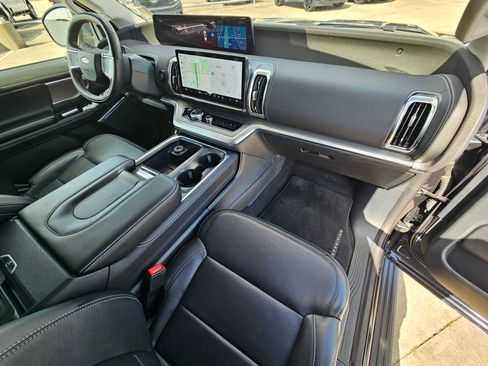 Used 2025 Ford Expedition Max Platinum image 31