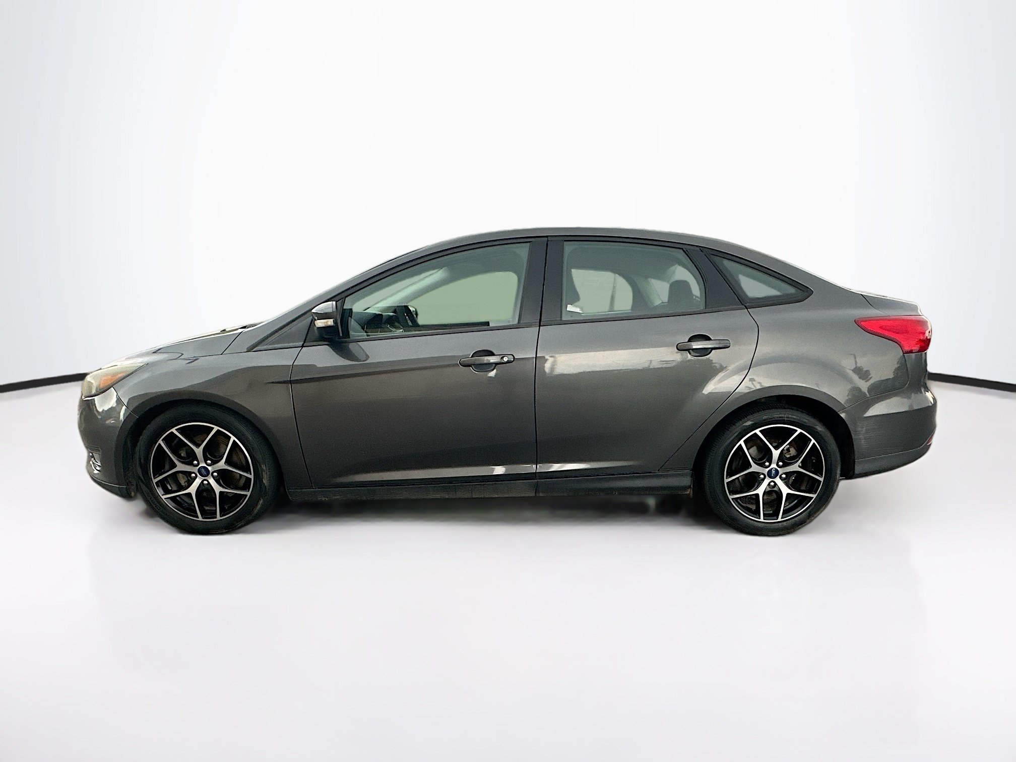 Used 2017 Ford Focus SE FWD image 4