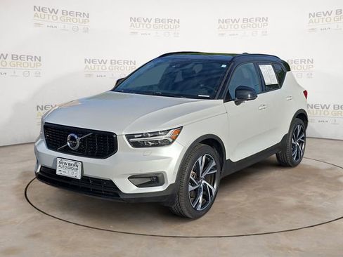 Used 2021 Volvo XC40 T5 R-Design w/ Advanced Package AWD/4WD image 1
