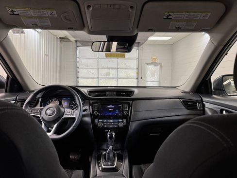 Used 2020 Nissan Rogue SV image 20